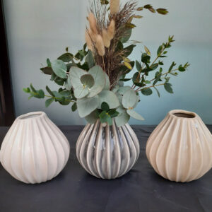 Broste Vase mit Strauß